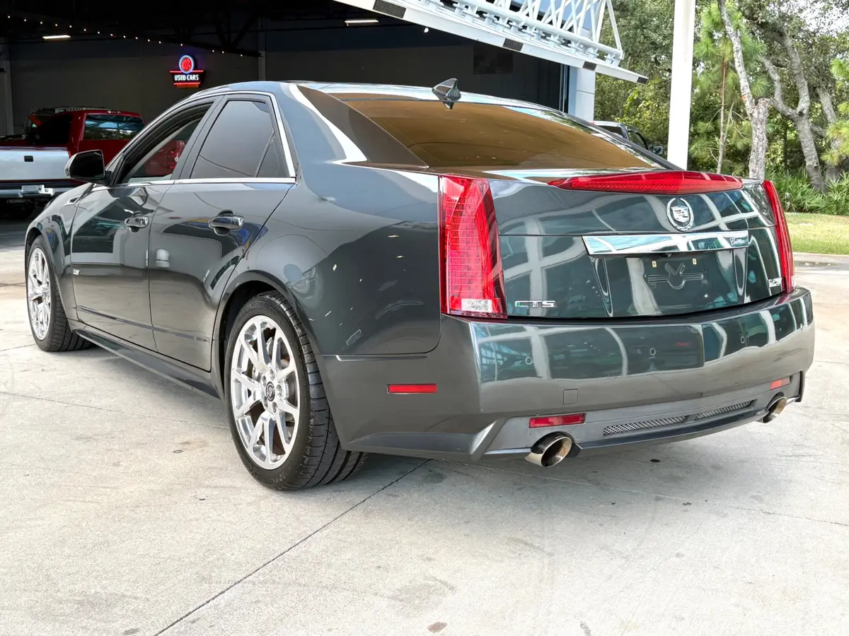 Vehicle photo 9