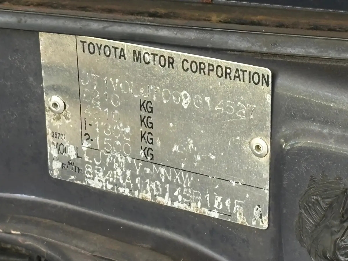 Vehicle photo 26