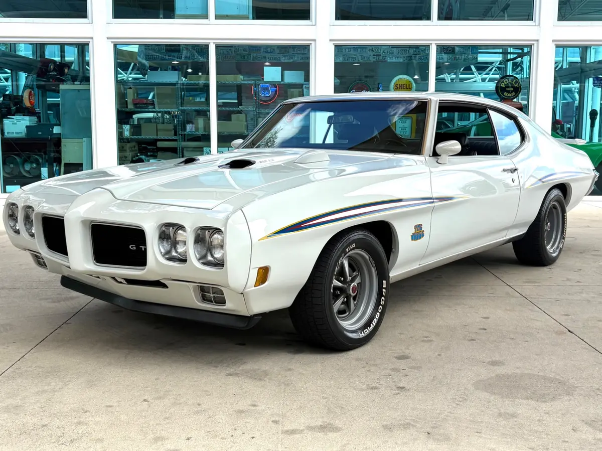 Vehicle photo 11
