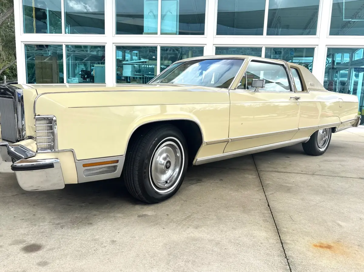 Vehicle photo 12
