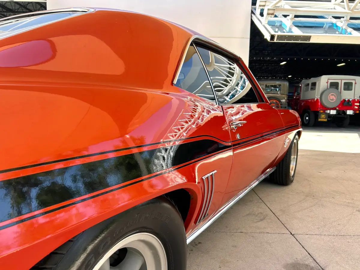 Vehicle photo 18