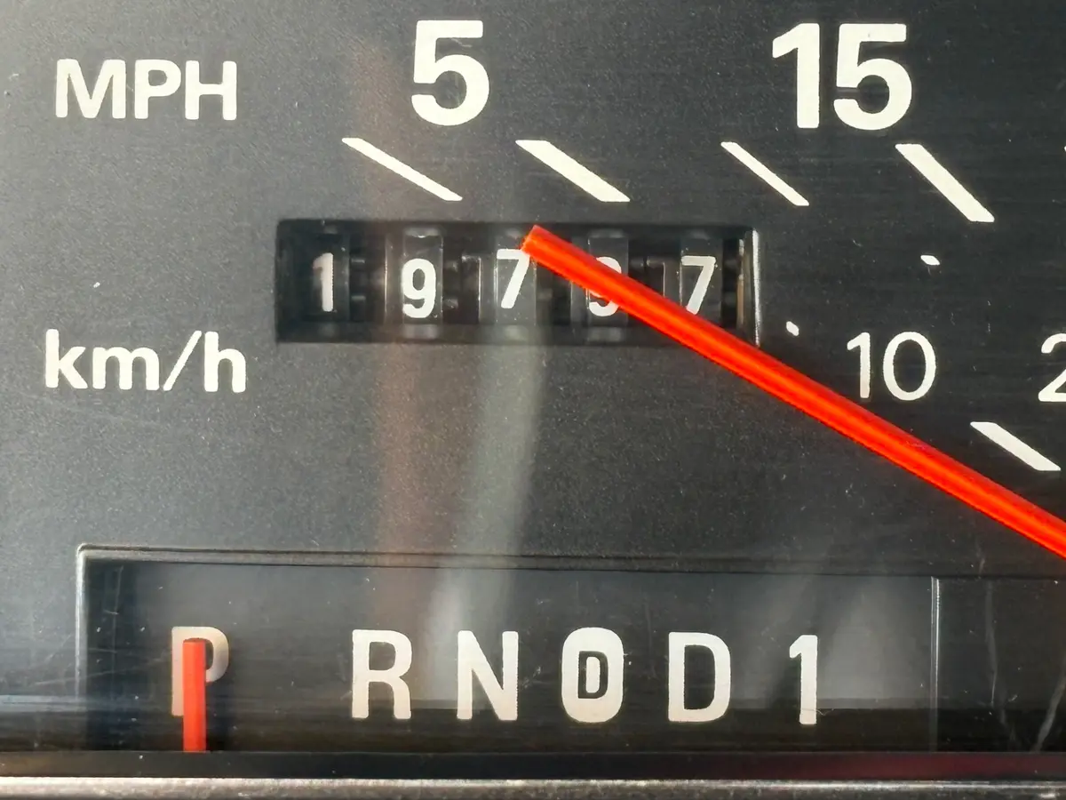 Vehicle photo 24