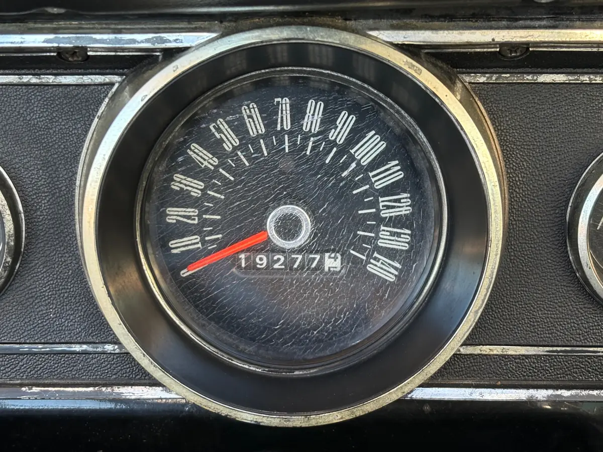 Vehicle photo 25