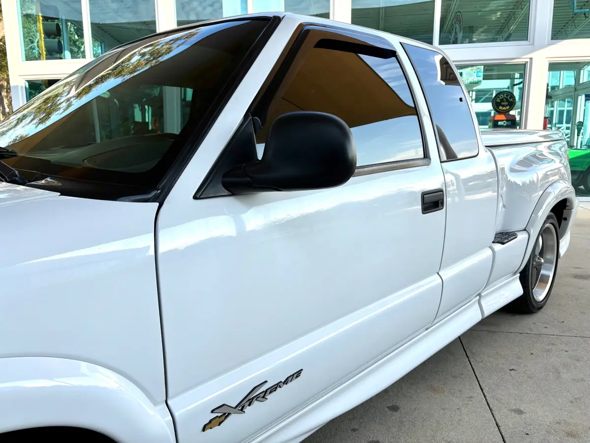 Vehicle photo 14