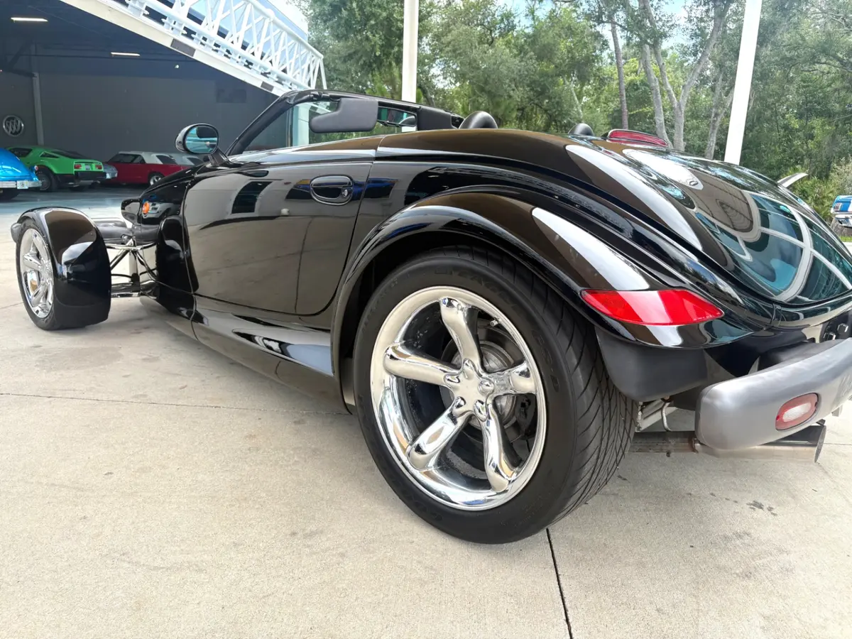 Vehicle photo 15