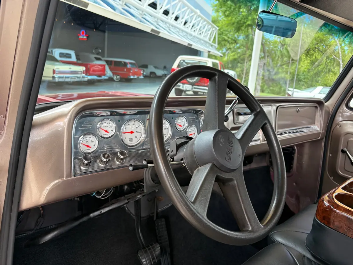 Vehicle photo 31