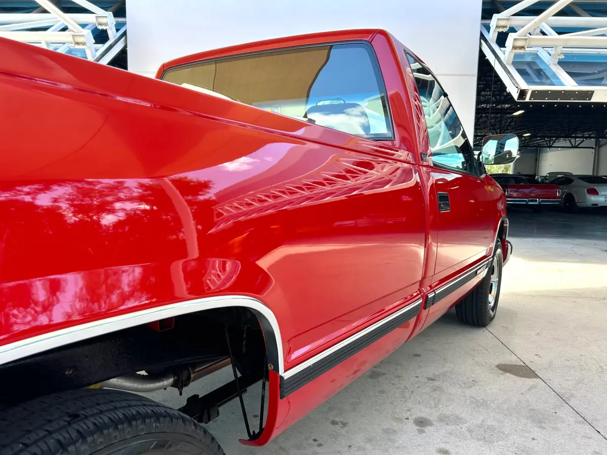 Vehicle photo 16