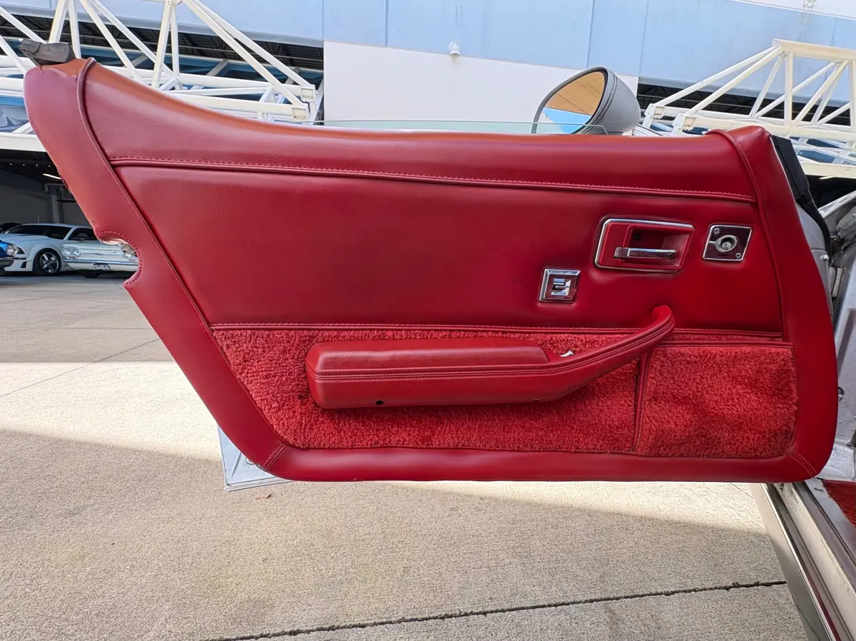 Vehicle photo 32