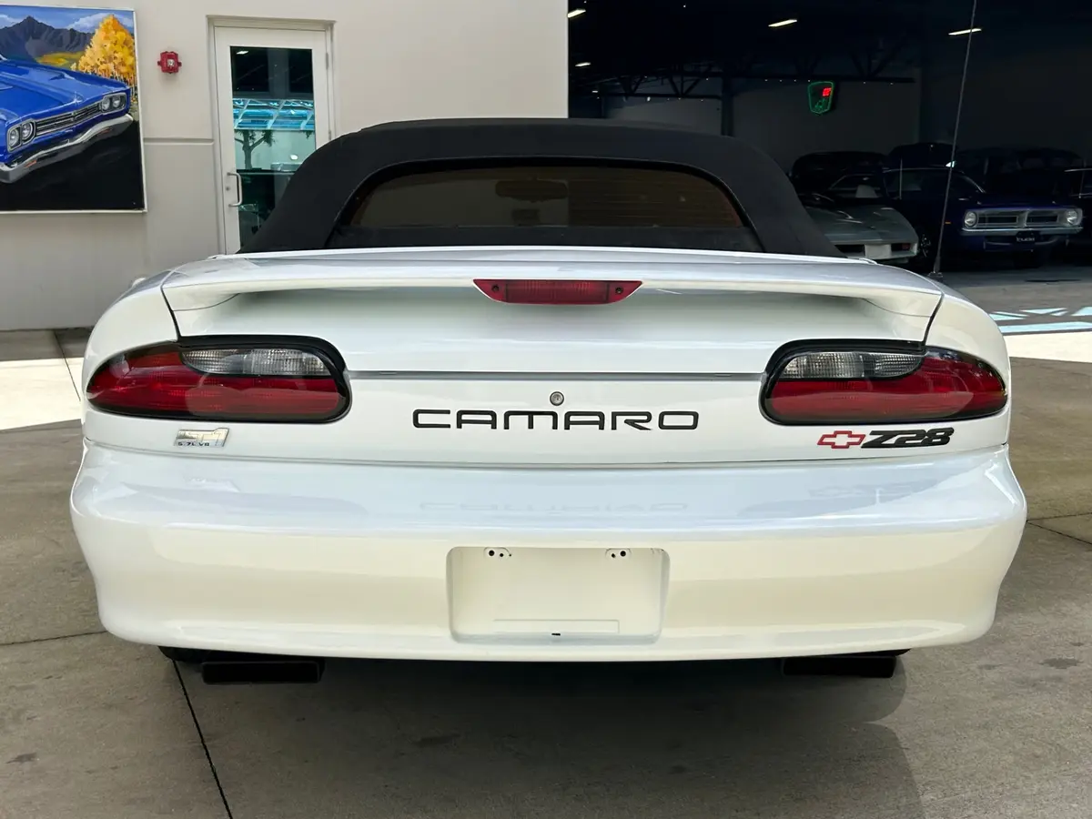Vehicle photo 11