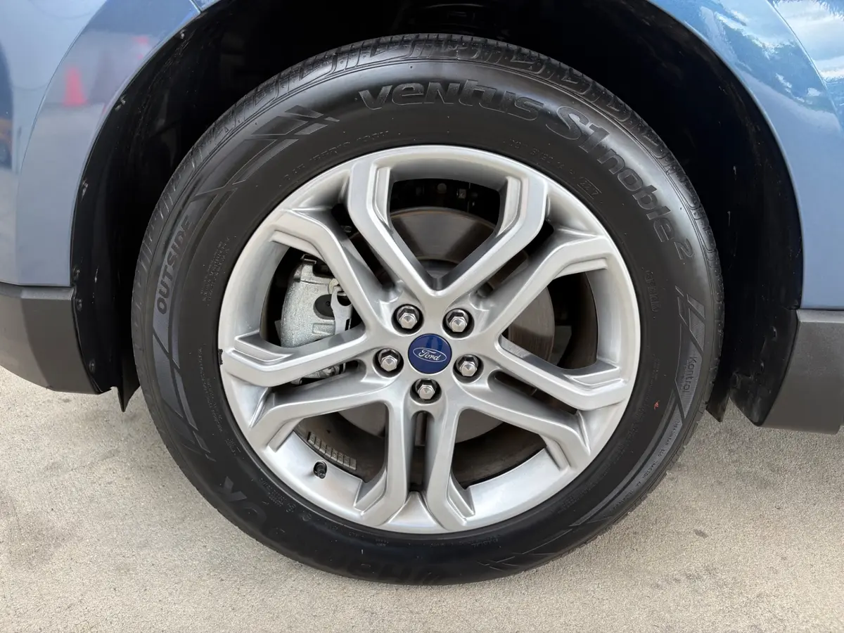 Vehicle photo 22