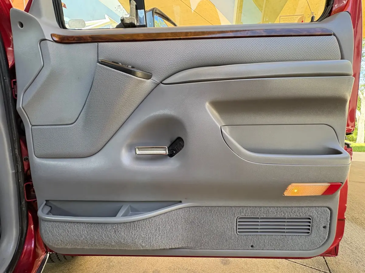 Vehicle photo 36