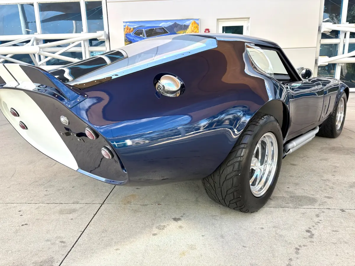 Vehicle photo 17