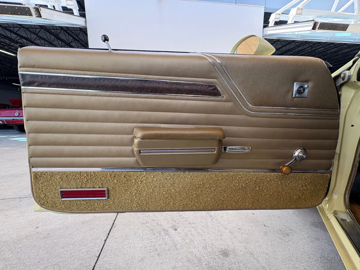 Vehicle photo 32