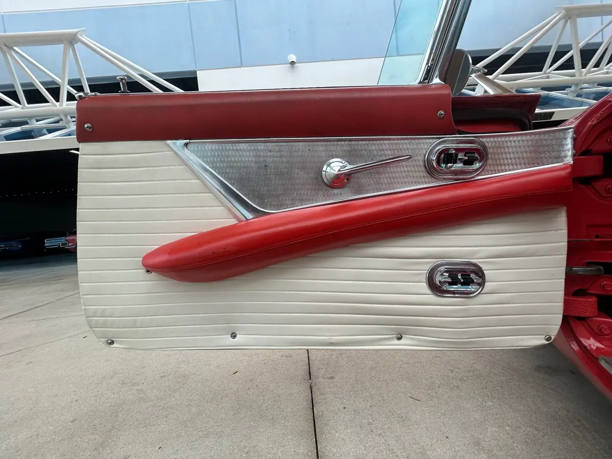 Vehicle photo 31