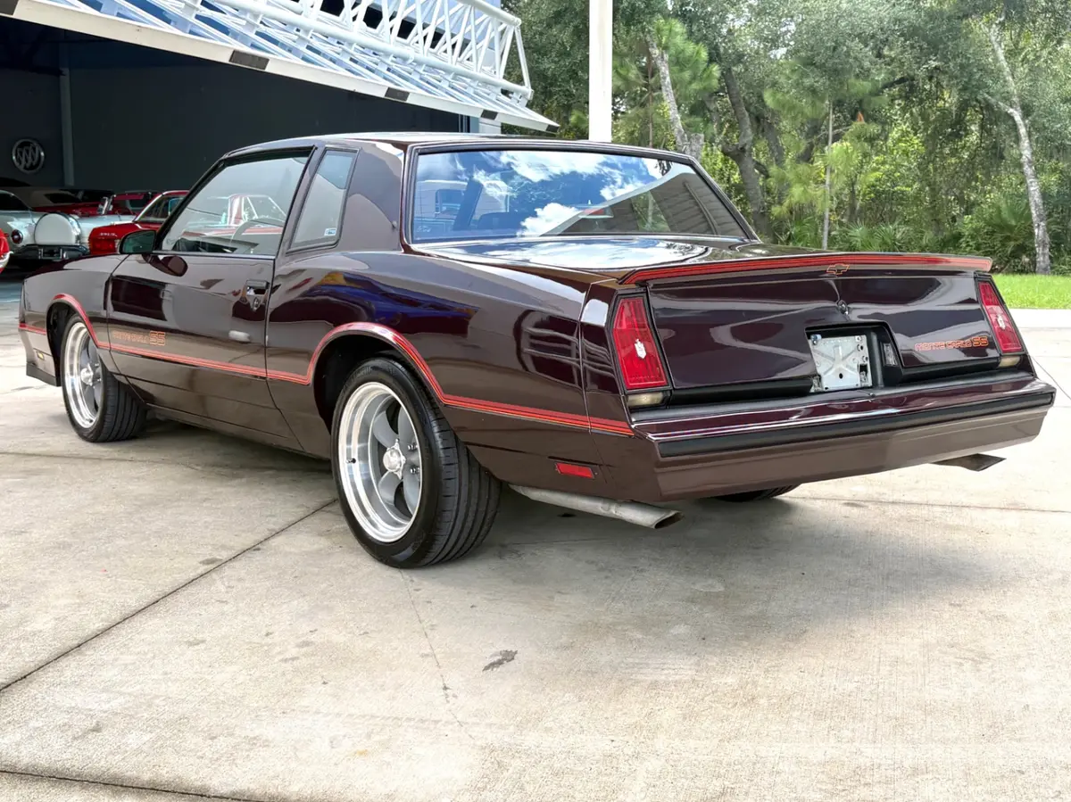 Vehicle photo 9