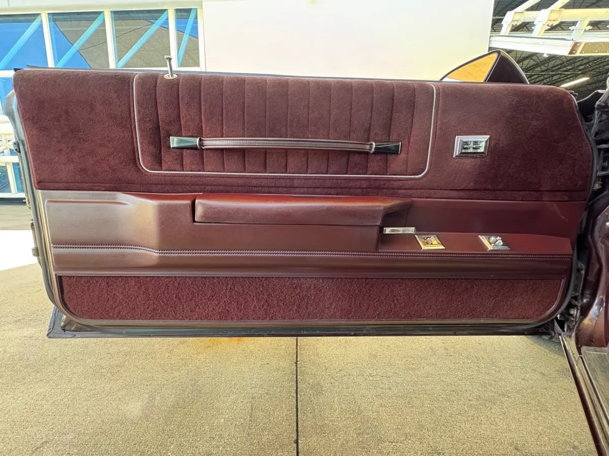 Vehicle photo 28