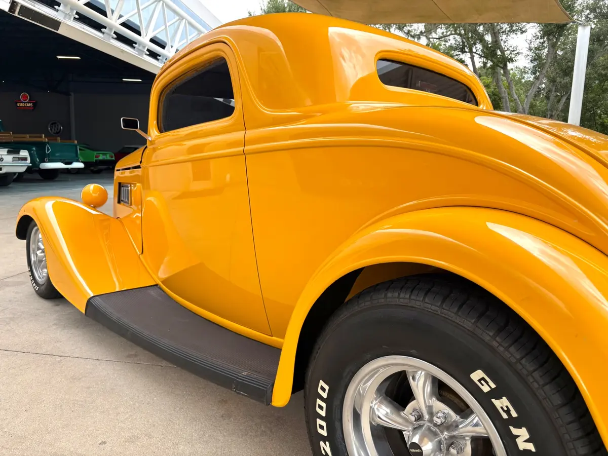Vehicle photo 14