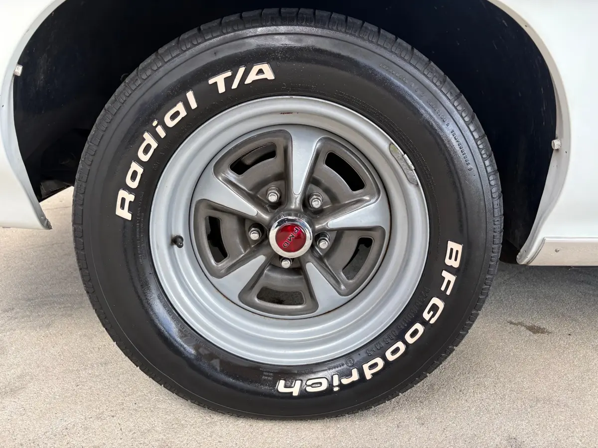 Vehicle photo 22