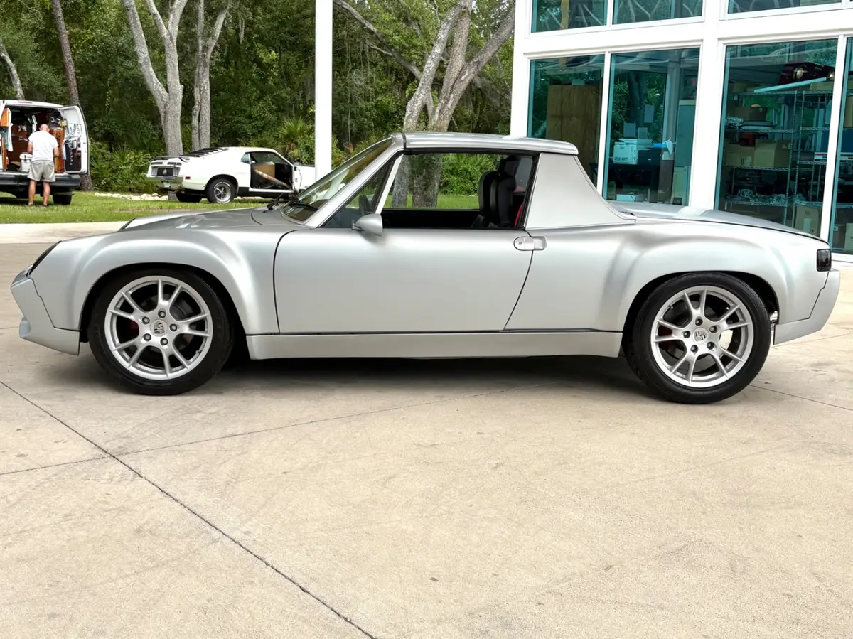 Vehicle photo 10