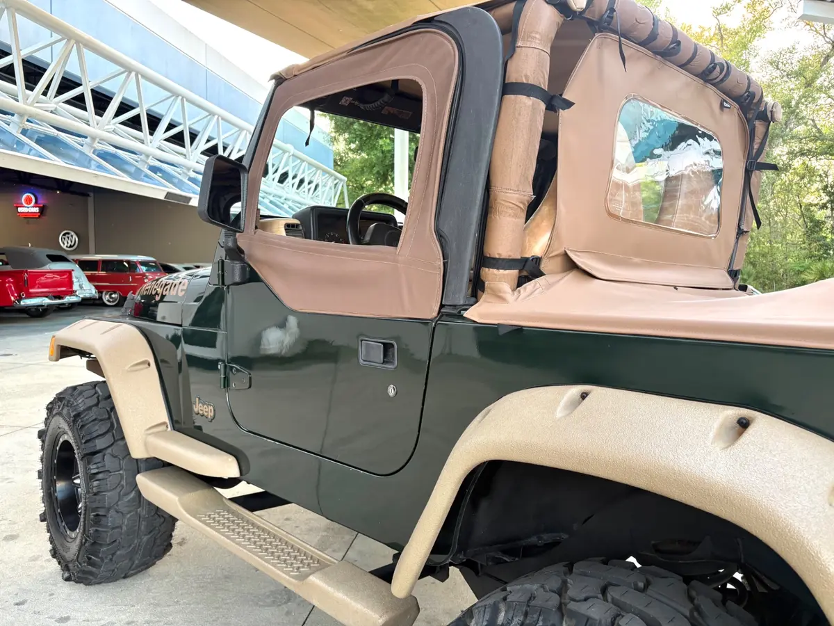 Vehicle photo 13