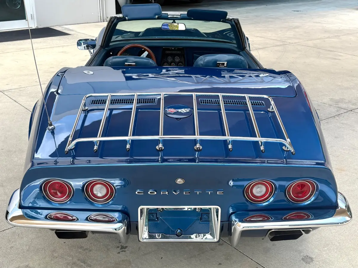 Vehicle photo 8