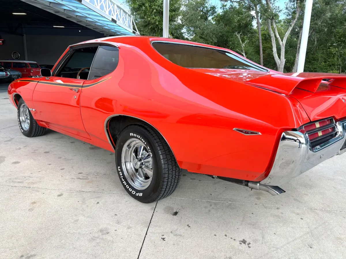 Vehicle photo 16