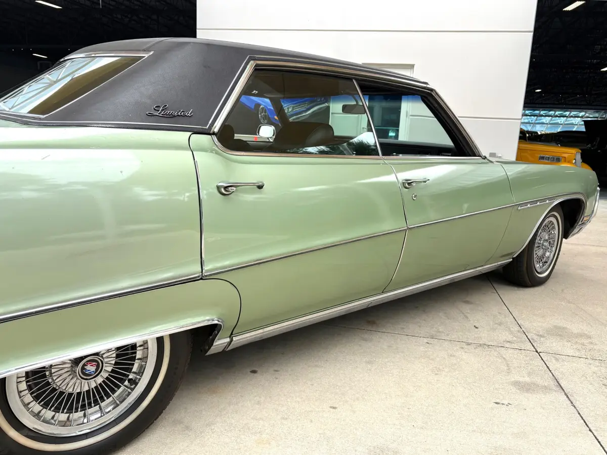 Vehicle photo 17