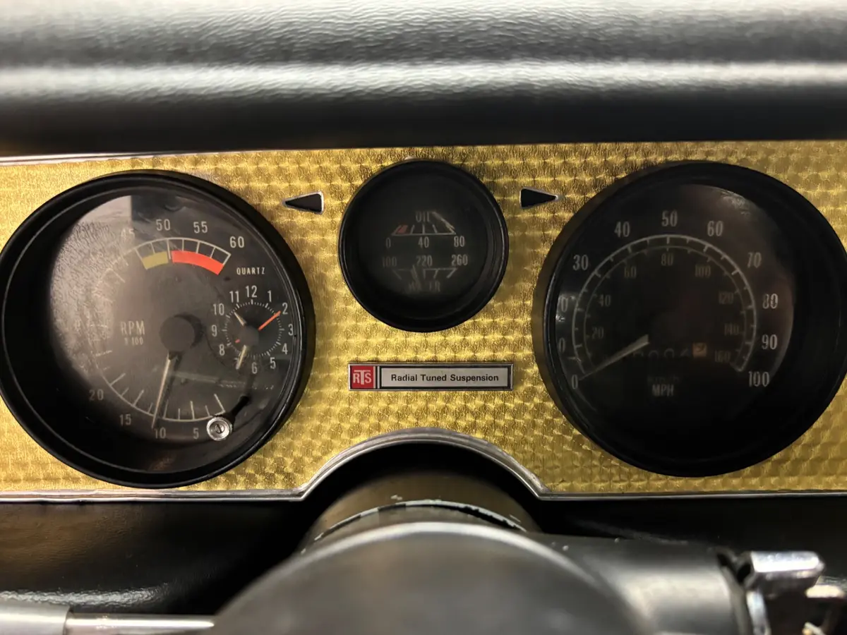 Vehicle photo 11