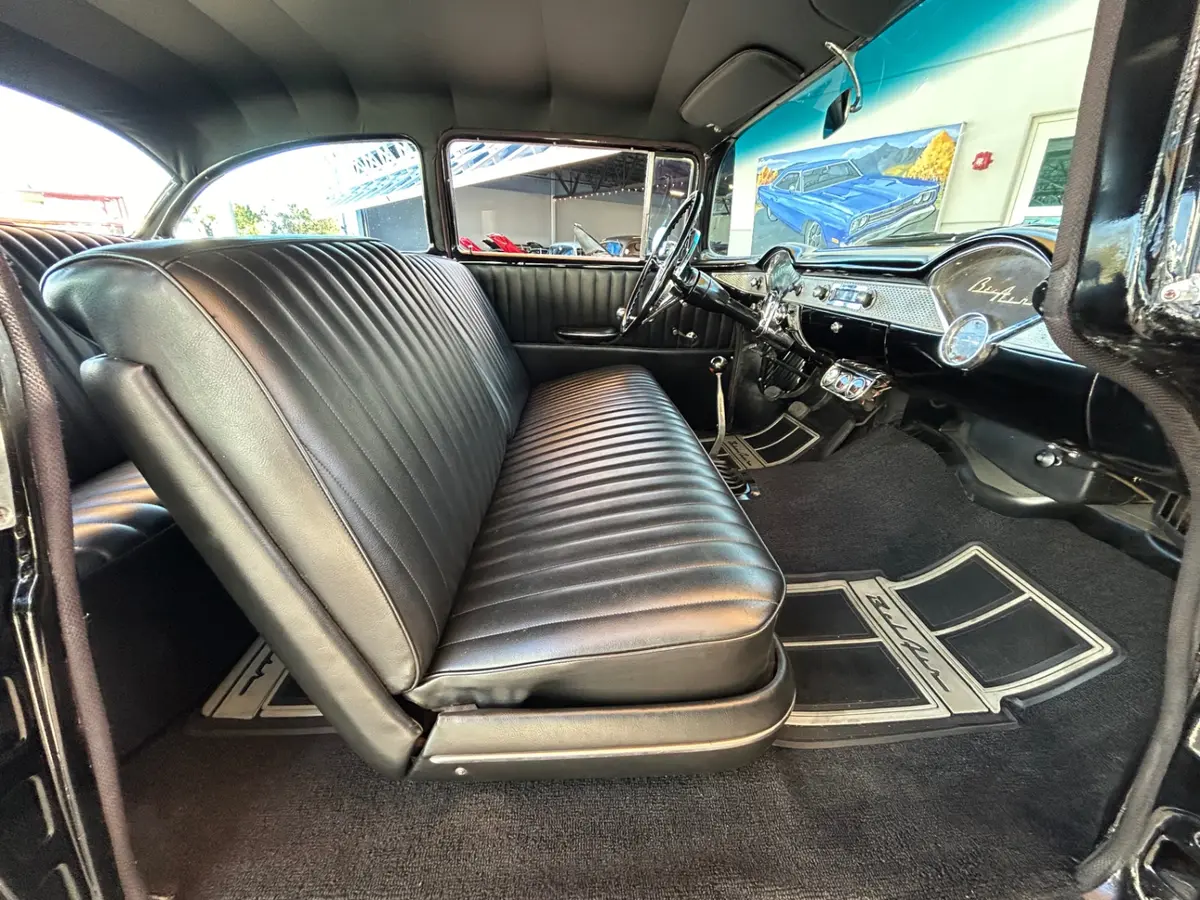 Vehicle photo 25