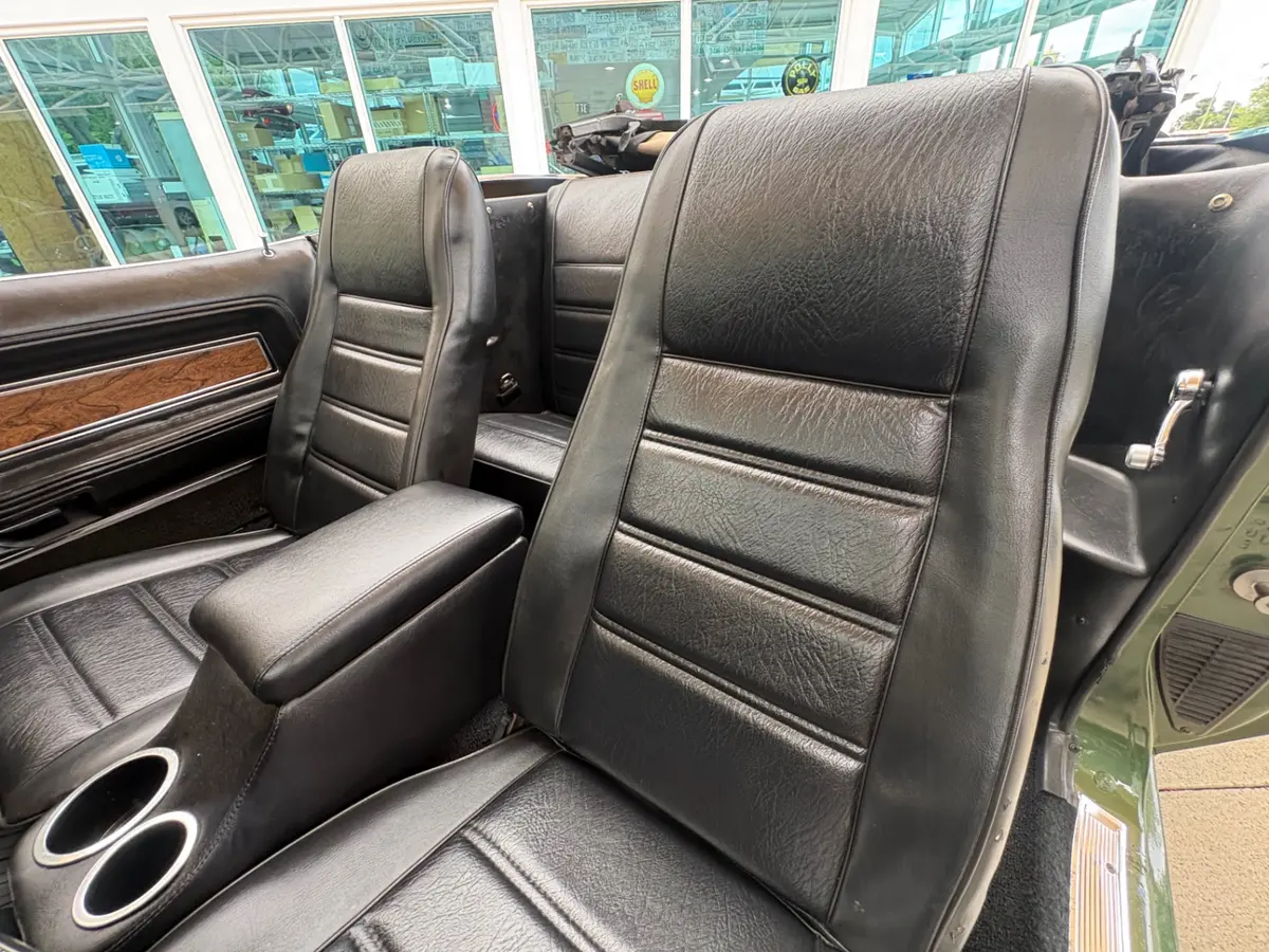 Vehicle photo 37