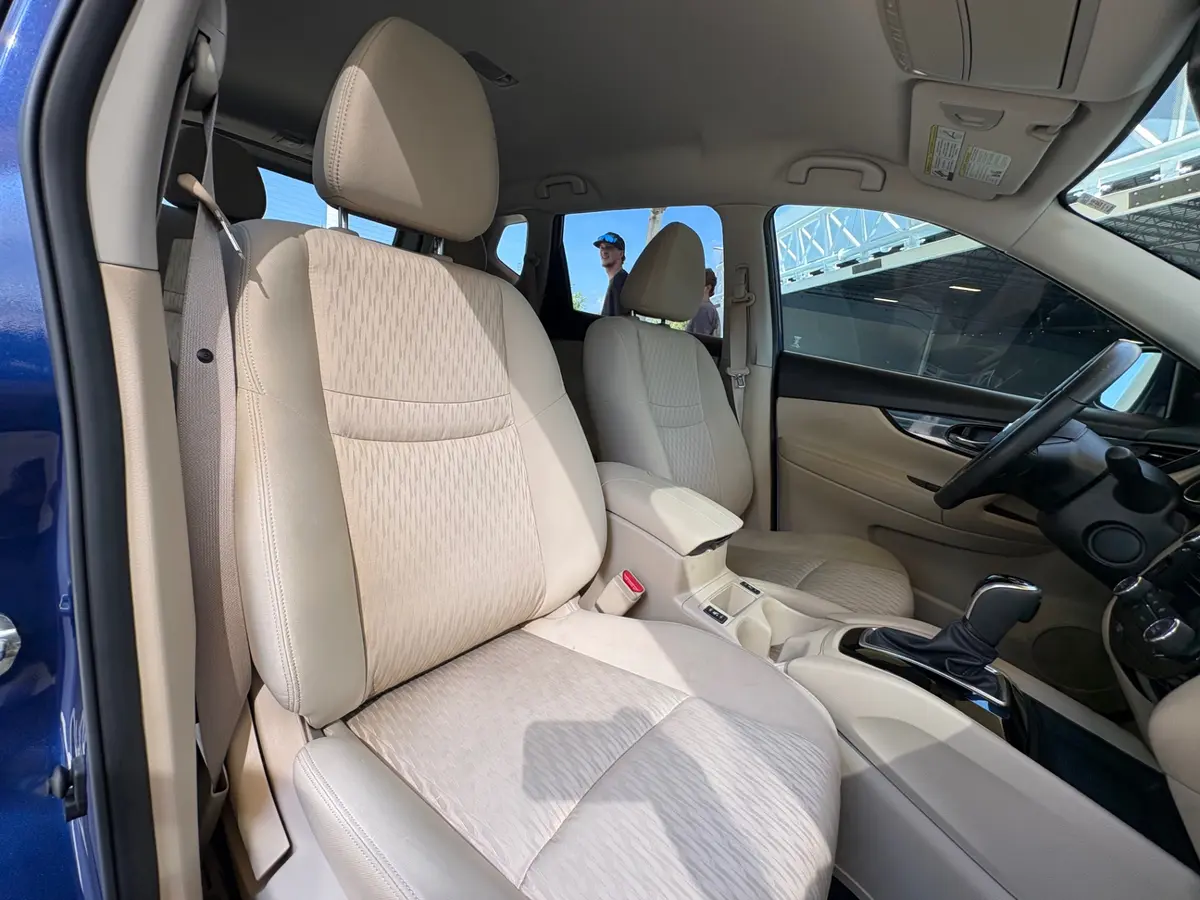 Vehicle photo 45