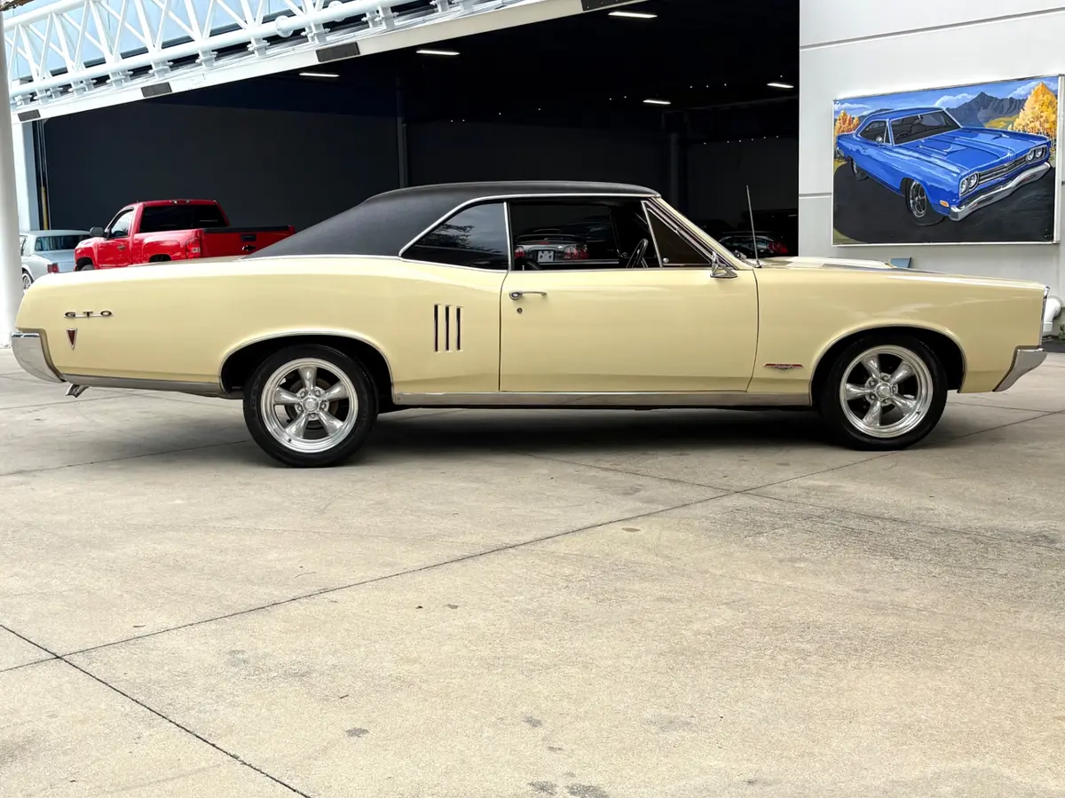 Vehicle photo 5