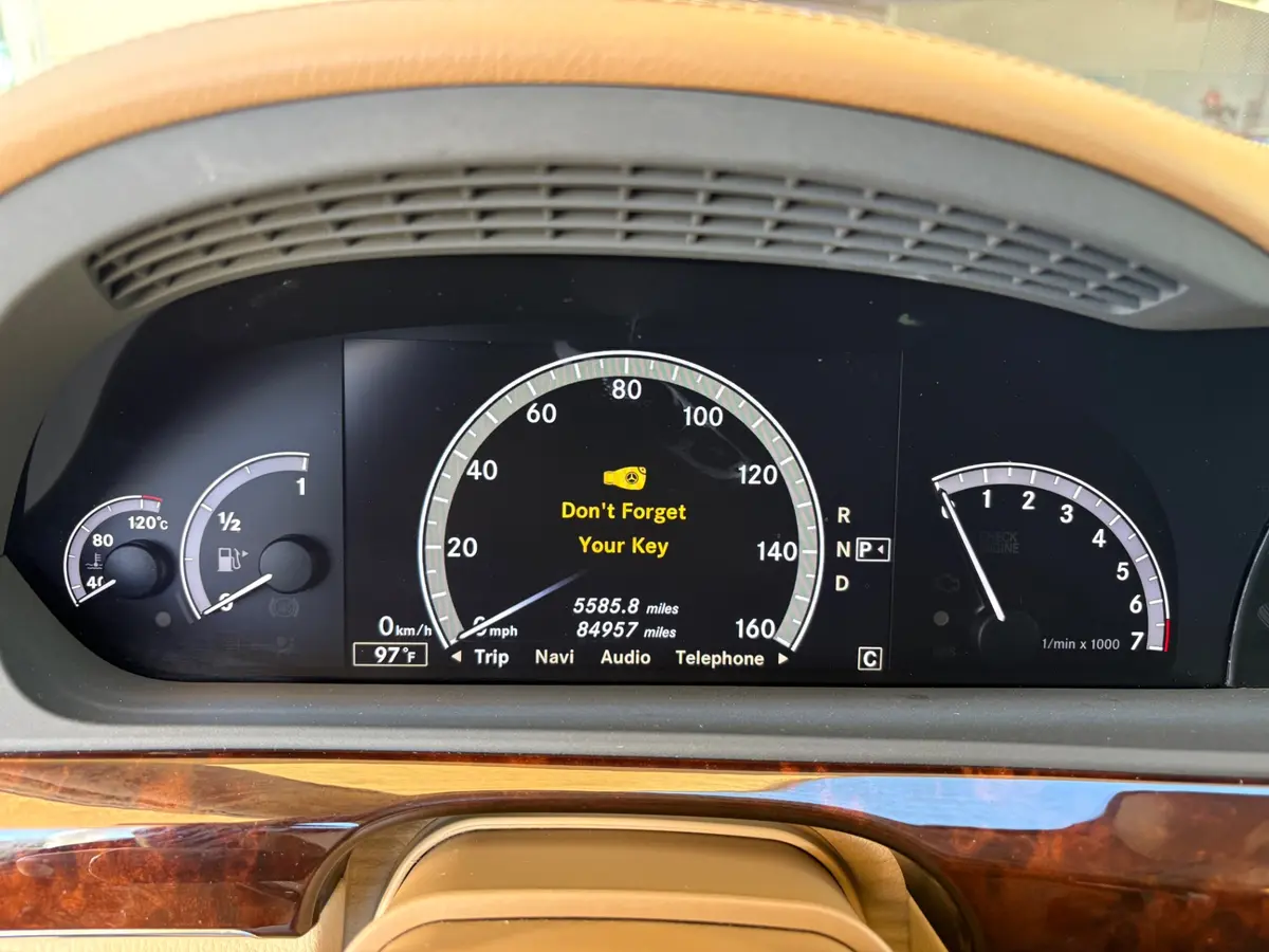 Vehicle photo 35