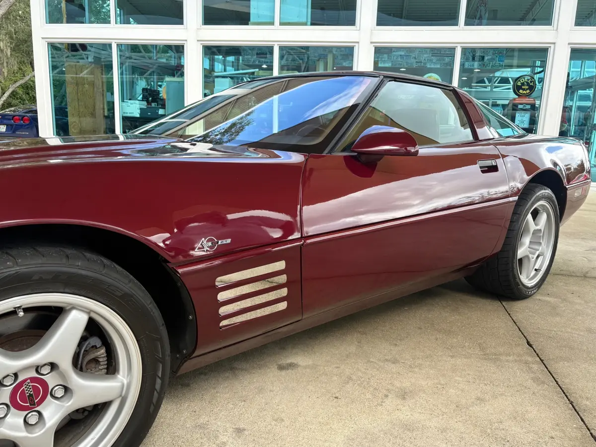 Vehicle photo 13