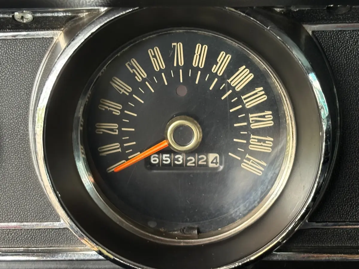 Vehicle photo 25