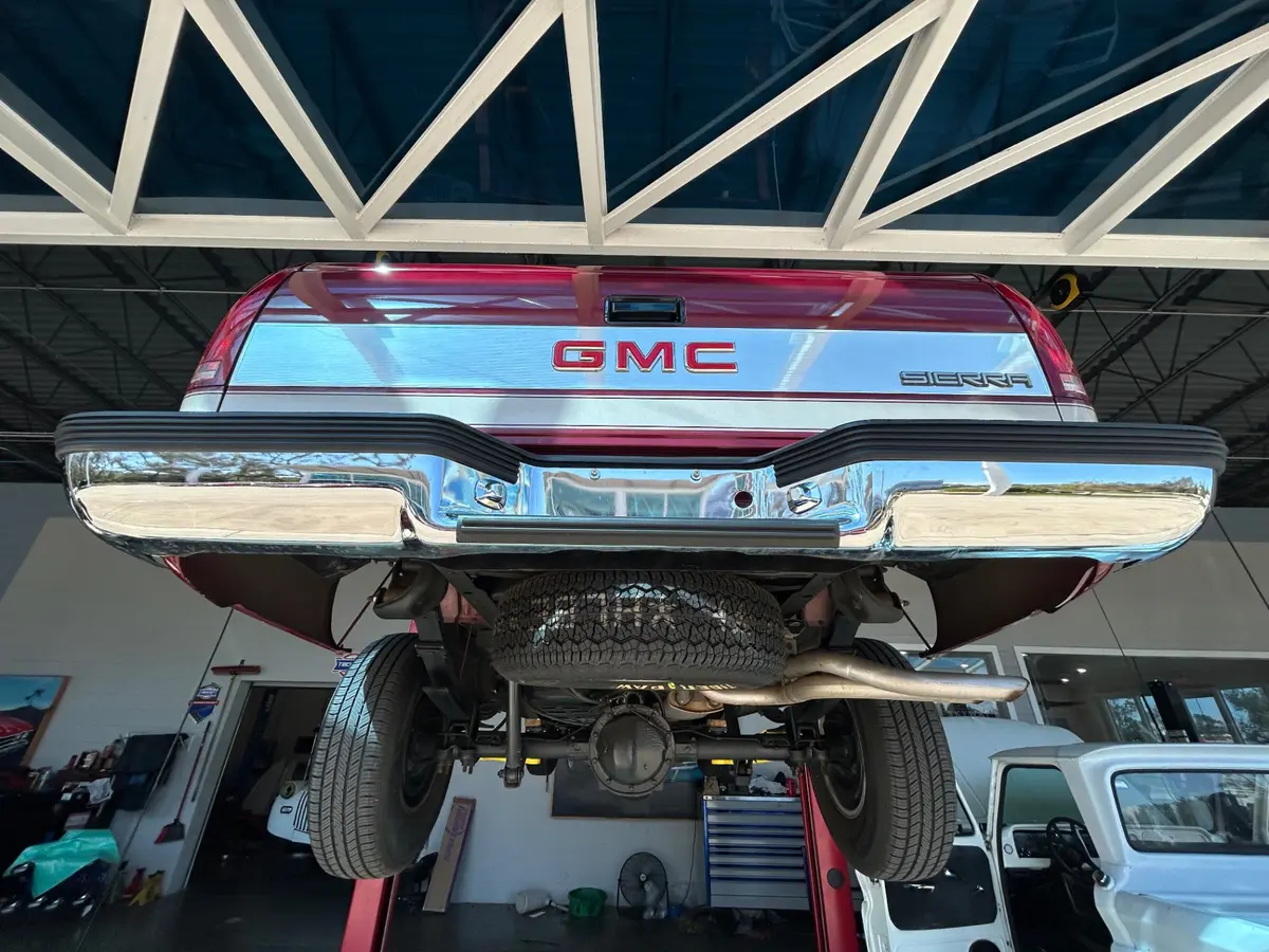 Vehicle photo 28