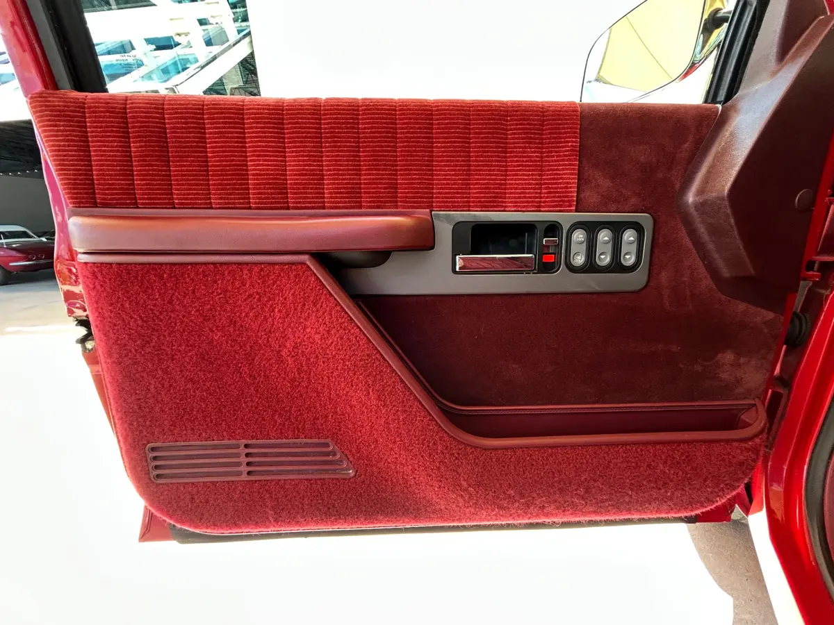 Vehicle photo 29