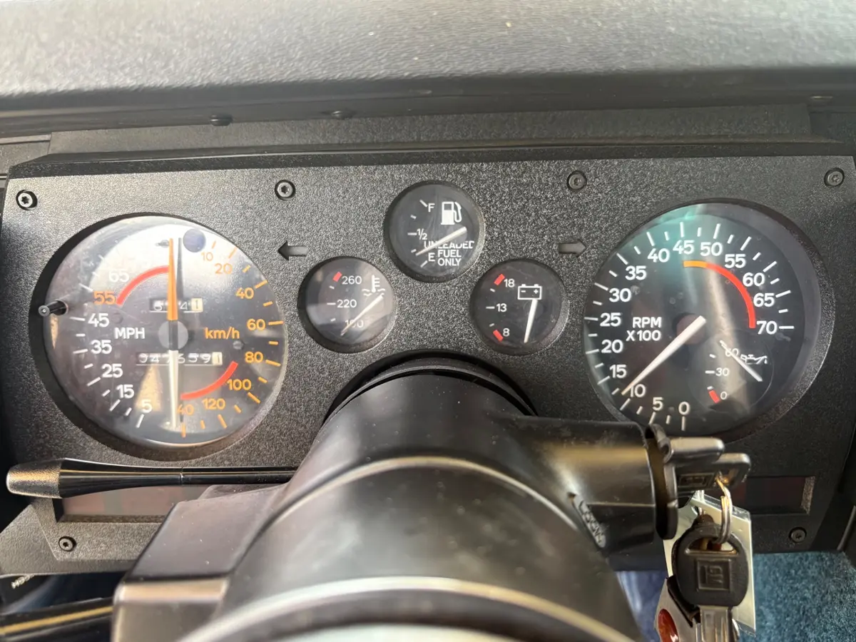 Vehicle photo 41