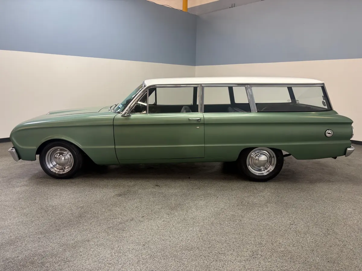 Vehicle photo 3