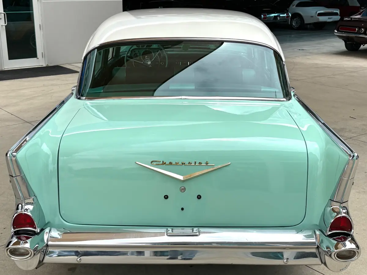 Vehicle photo 8