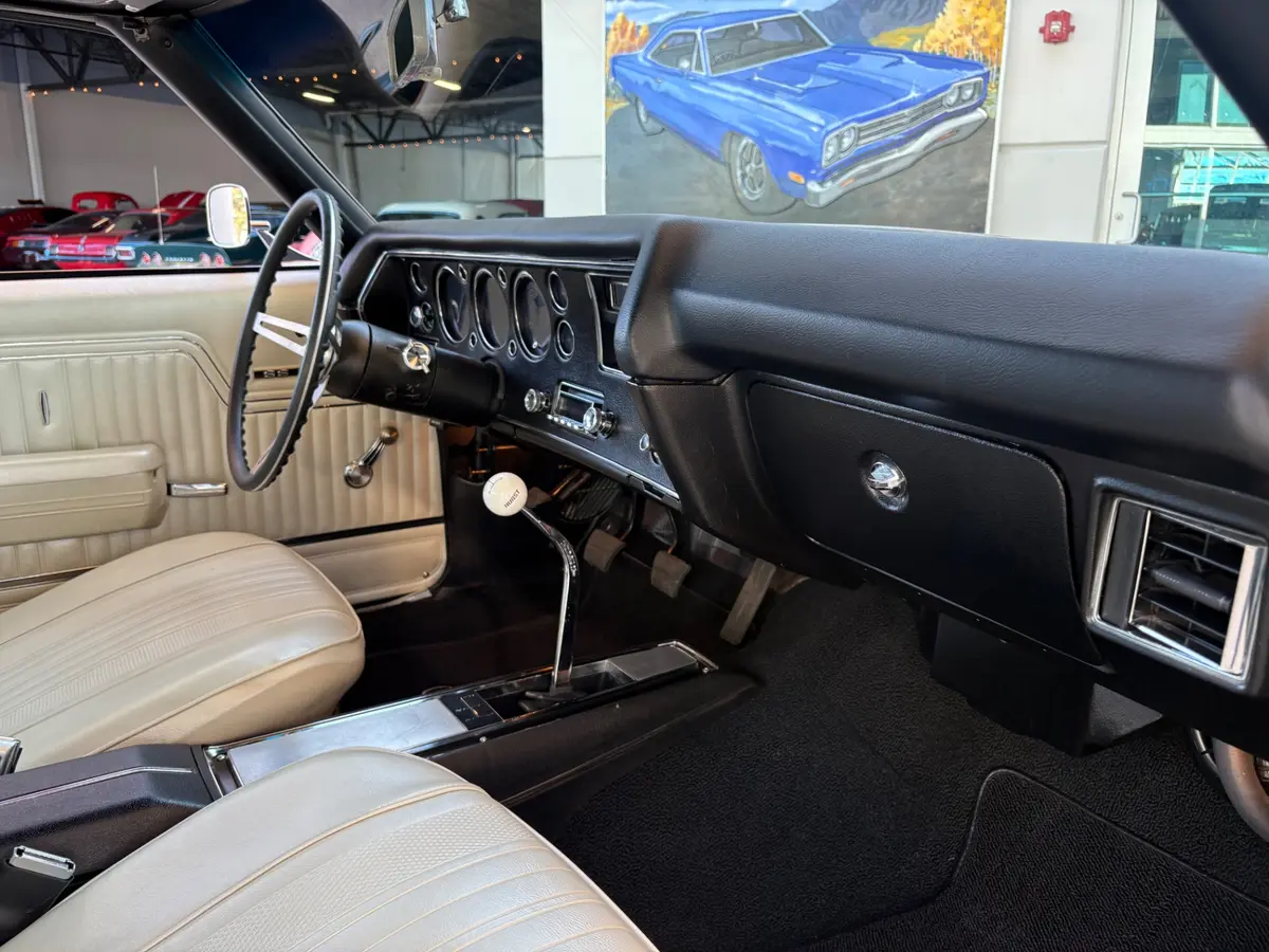 Vehicle photo 82
