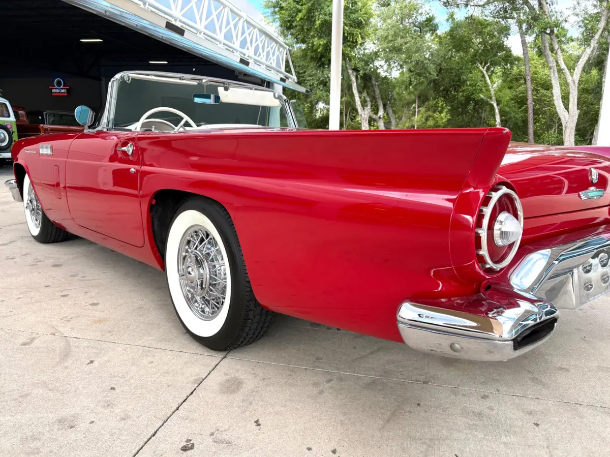 Vehicle photo 16