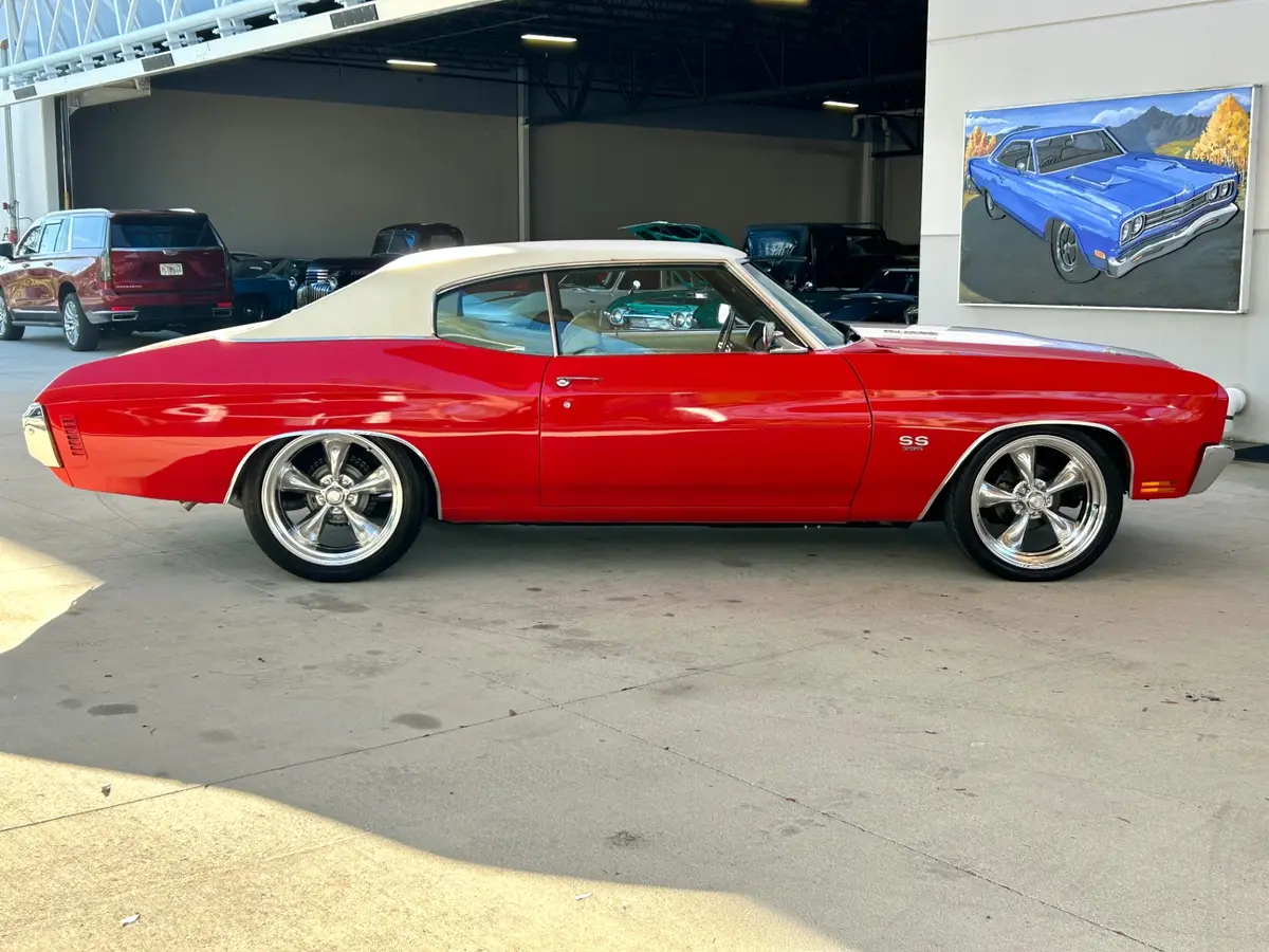 Vehicle photo 4