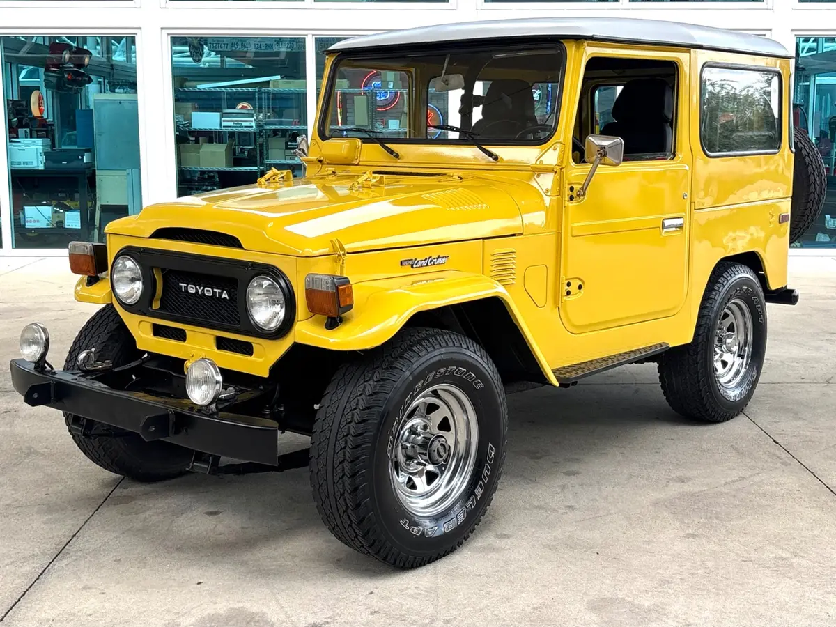 Vehicle photo 11