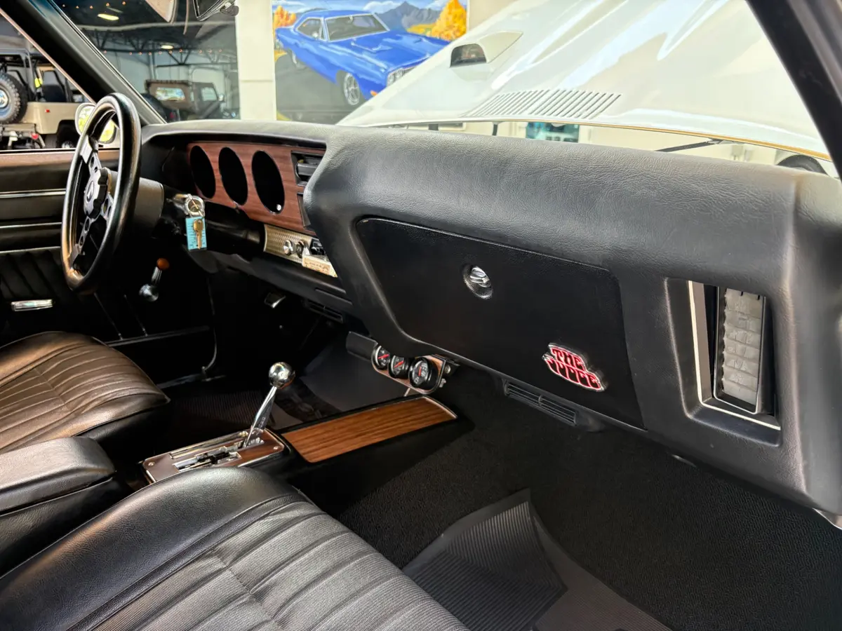 Vehicle photo 41