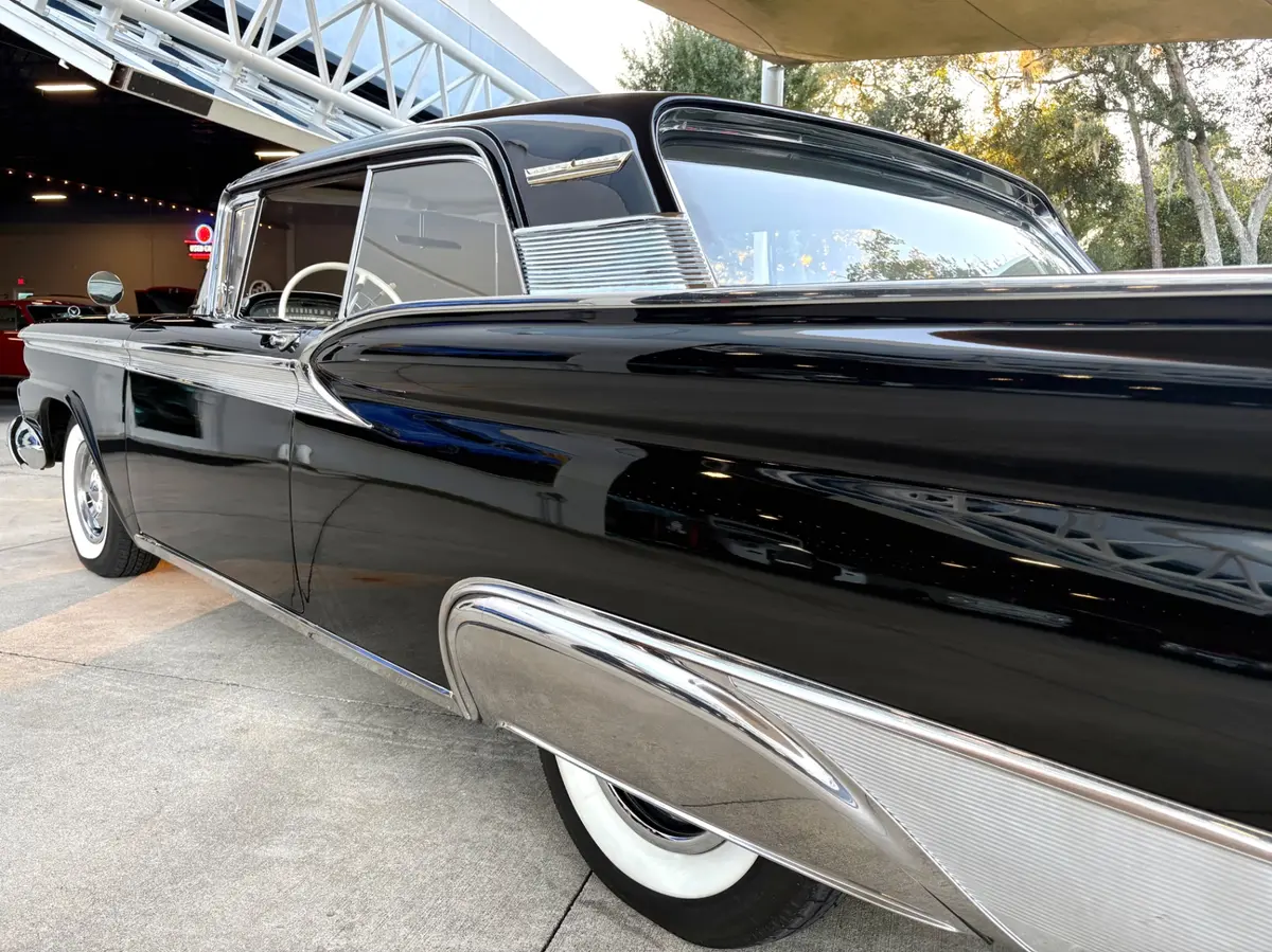 Vehicle photo 14