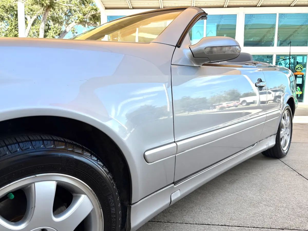 Vehicle photo 13