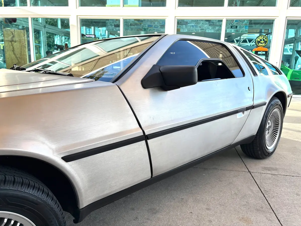 Vehicle photo 13