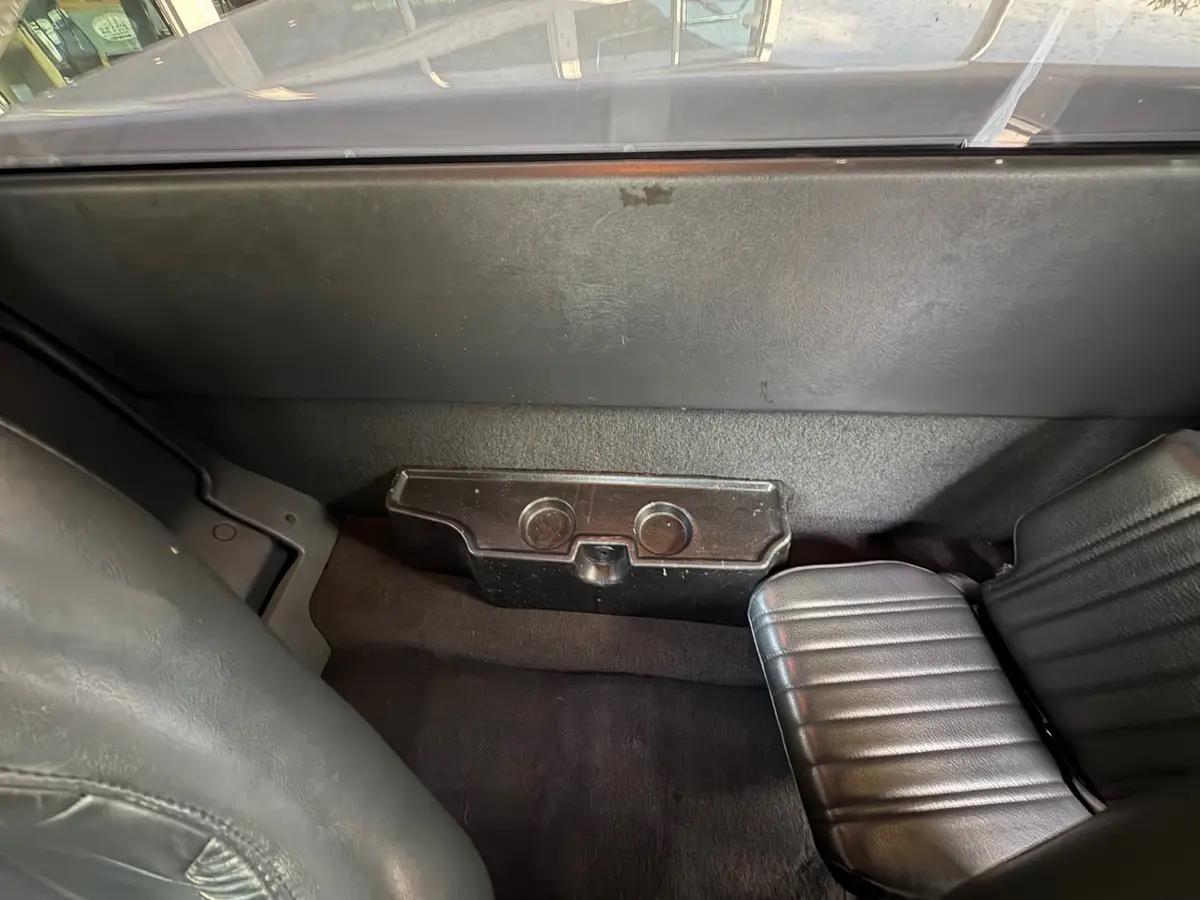 Vehicle photo 34