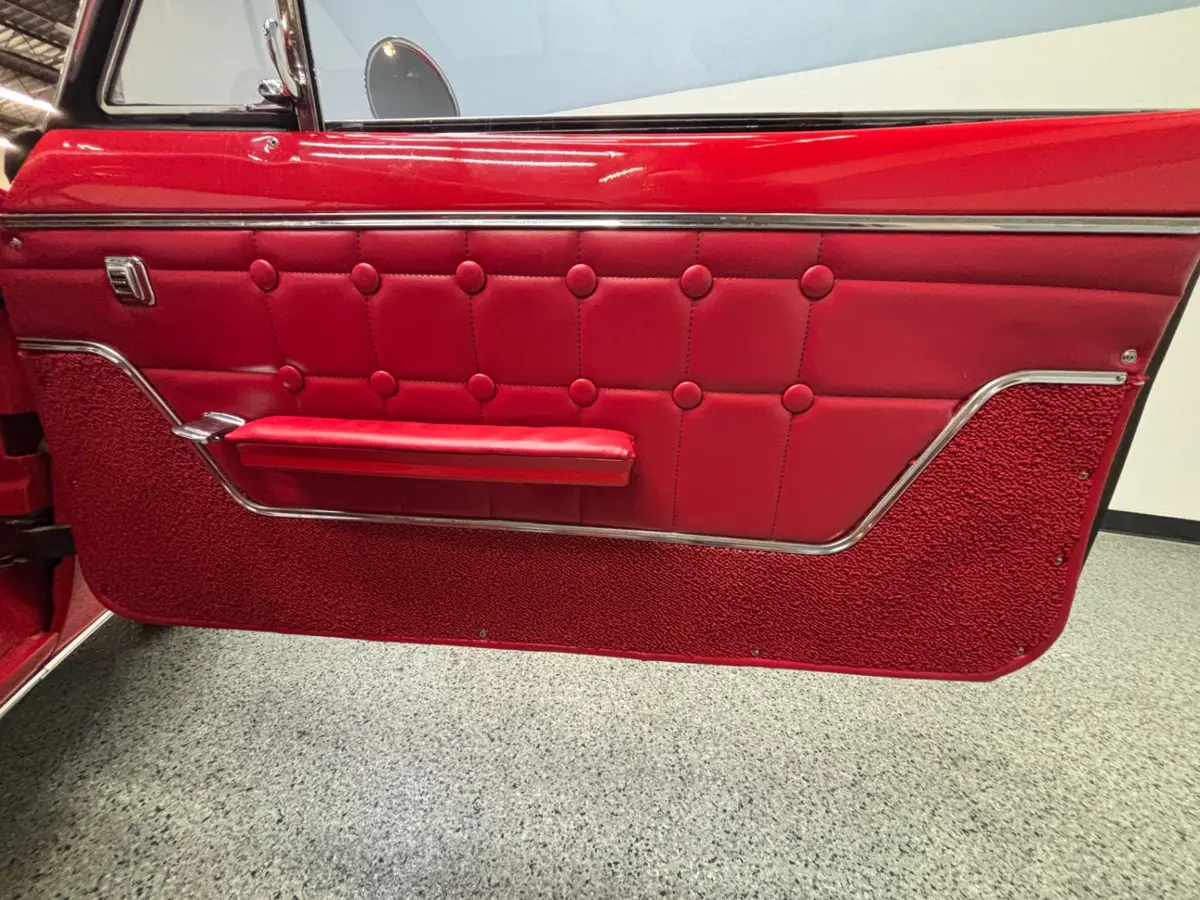 Vehicle photo 30